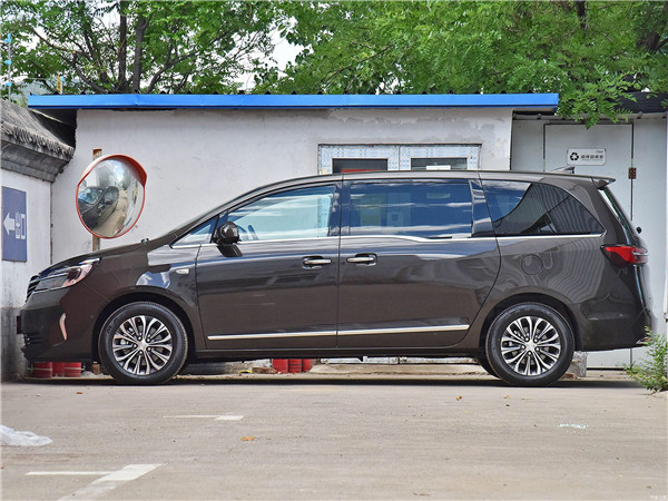 在成都暑假租車價格高怎么辦？ 你看下成都港通租車怎么解決